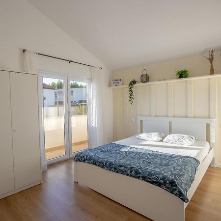 Apartamento Apartman Rojo Omiš Exterior foto